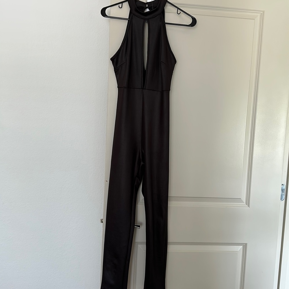 New jumpsuit color black perfect for fall